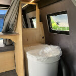 MobileMiniCamper Mercedes Citan - Eingebautes Tiny WC von Separett mit eigenem Urintank und Geruchsabsaugung nach Außen